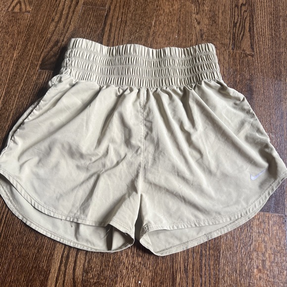 Nike One Dri-FIT Ultra High-Waisted 3" Brief-Lined Shorts Women's Size M - Picture 1 of 2
